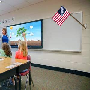 Soportes de Pared en Forma de L para Banderas Pequeñas, Paquete de 6, para Exhibición en Aulas o Escuelas, Marca Topflags - Product Image 1