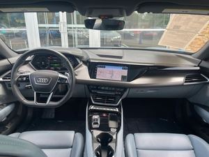 CLEAN 2022 Audi A6 Prestige Quattro AWD Volante a la izquierda - Product Image 3