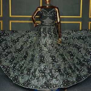 Lehenga choli de mariée avec un travail lourd de jarkan, une ceinture imposante et une grande ampleur pour un look de mariage intemporel - Product Image 1