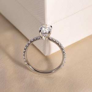 Anillo de compromiso de mujer con diamantes de corte ovalado de 10x8mm | Solitario minimalista Pave Band Acentos | Plata de Ley 18K chapado en oro - Product Image 3