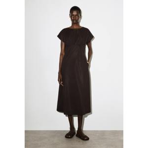 Robe midi sculptée en jersey à volants, grande taille, motif pois, crochetée, respirante, durable, élégante, pour la journée, longueur genou - Product Image 1