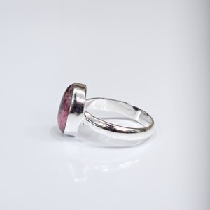 Bague artisanale en argent sterling avec rhodonite ovale, pierre précieuse naturelle, bijou minimaliste pour femme, à porter au quotidien - Product Image 4