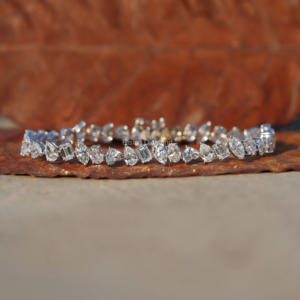 Bracelet tennis en or multi-couleurs certifié IGI, style punk, avec diamants de laboratoire multi-formes de 9,6 carats, vente en gros OEM - Product Image 1