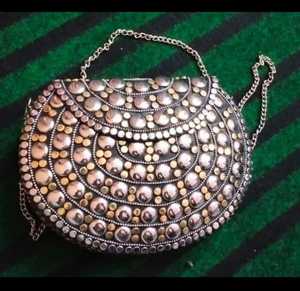 Nouvel arrivage de pochette indienne de qualité supérieure en laiton oxydé en métal argenté avec fronde métallique pour pochette de soirée de mariage - Product Image 6