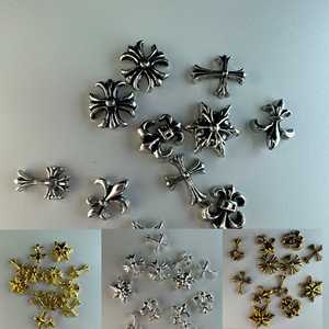 A10jet Juego de 4 Variedades de 12 Piezas de Dijes para Uñas con Diseño Cruzado - Plata, Negro y Dorado - Product Image 5