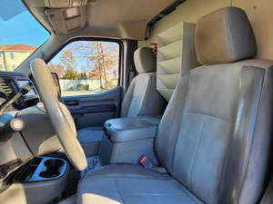 Nissan NV Cargo HD SV RWD VAN 2019 Usada en Excelentes Condiciones - Product Image 4