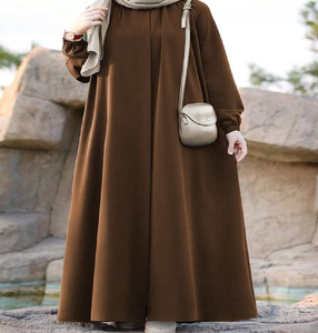 Abaya en dentelle noire exquise pour un look intemporel et gracieux. Disponible à prix de gros. - Product Image 2