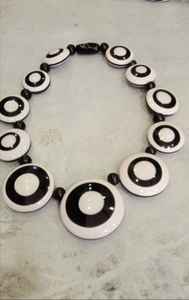 Collier pendentif en perles de résine de conception unique Inde Fabricant de toutes les couleurs Colliers de perles de dernière conception - Product Image 3