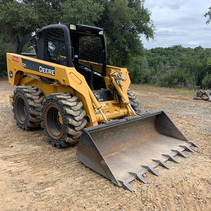 Minicargadora con cabina cerrada de bajo ruido y visualización de datos en tiempo real para un funcionamiento cómodo y preciso en cualquier terreno - Product Image 5