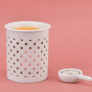 Lampe d'aromathérapie en céramique blanche chauffe-bougie électrique et brûleur de tarte à la cire pour huile parfumée petit design pour un usage domestique - Product Image 3