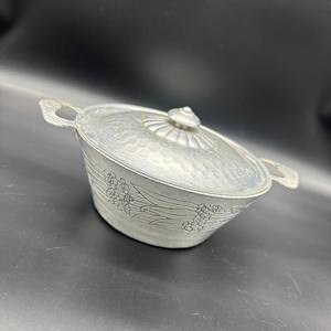 Usine Vendre Martelé En Aluminium Couvert Casserole Plat Fleur Milieu Du Siècle Pan Couvercle Floral Pendaison De Crémaillère Cadeau - Product Image 1