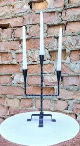 Bougeoir classique en fer noir avec une base artistique en fer forgé pour des dessus de table et des centres de table d'inspiration vintage - Product Image 6