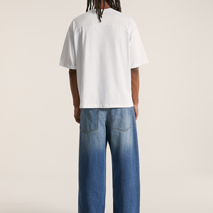 Camiseta con Logotipo Personalizado para Hombre, Estilo Urbano, Holgada, Corta, de Algodón Grueso, con Hombros Caídos y Corte Cuadrado - Product Image 2