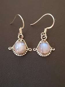 Boucles d'oreilles en pierre de lune renouvelée, laiton plaqué or, bijoux faits à la main vintage, certifiées IGI, Surgyan Saini, saison estivale, mariage - Product Image 6