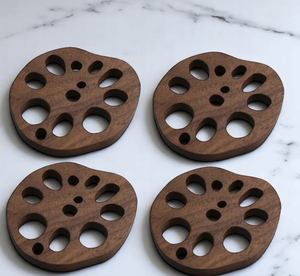 Dessous de verre en bois de créateur faits à la main Ensemble de dessous de verre décoratifs imprimés en noyer arrondi pour la maison Tapis de thé ou coussin de soirée - Product Image 2