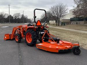 รถแทรกเตอร์เกษตรขนาดกะทัดรัด KUBOTA L3302HST 33 แรงม้า พร้อมอุปกรณ์ตักดินด้านหน้า เครื่องจักรกลการเกษตรราคาประหยัดสำหรับขาย - Product Image 2