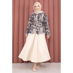 Conjunto de Dos Piezas de Chaqueta y Falda con Patrón Étnico en Tweed Beige, Talla XS/XS - Diseño Etéreo de Top y Falda Corta - Product Image 1