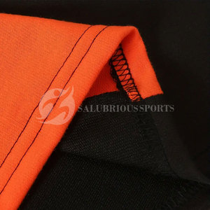 Conjunto Deportivo de Dos Piezas Personalizado con Capucha y Logotipo Estampado para Hombre, 100% Algodón, Sudadera con Capucha y Pantalones Cortos - Product Image 5