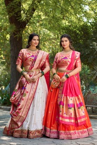 Seda Jacquard de calidad premium con Zari Weaving Lehenga Choli Fabricante y proveedor de Surat a precio mayorista - Product Image 2