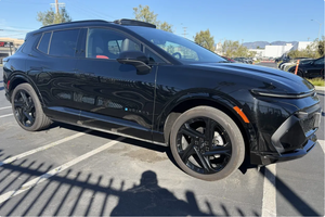 PRÊT À CONDUIRE - VÉHICULE D'OCCASION À VOLANT À GAUCHE |   Conduite à droite |   CHEVVVROLLLETTT EQQUINNOXX RSS EVV AWDD 2025 - Product Image 2