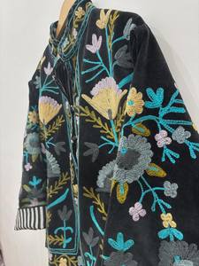 Veste en velours brodée de fleurs faites à la main Manteau d'hiver bohème Suzani Duster Jacket - Product Image 2
