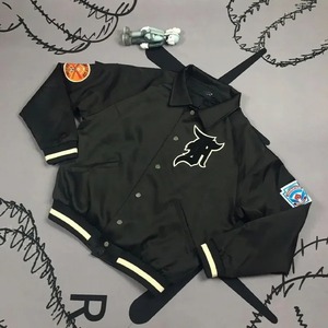 Chaqueta de entrenamiento con letras en la espalda bordada, estilo callejero, informal, holgada, para hombres y mujeres, de la más alta calidad - Product Image 2