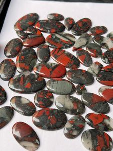 หินบลัดสโตนแอฟริกันสีเขียวเกรด AAA สวยหินโมราสีเขียวผสมรูปทรงฮาโลวีนขายส่ง - Product Image 5