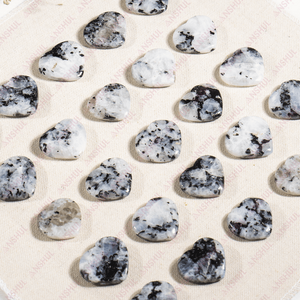 Corazones de Cristal de Piedra Lunar Arcoíris de Calidad Semipreciosa para Meditación y Decoración - Product Image 3