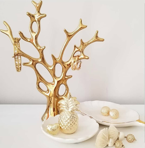 Elegante organizador de joyas de rama de oro con una bandeja larga, ideal para collares, anillos, pulseras. Disponible a precios de mayorista. - Product Image 4