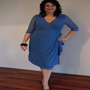 Haut décontracté à col ouvert pour femmes de grande taille avec col en V manches courtes et vêtements de plage à rayures - Product Image 4