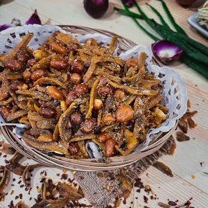 HALAL MEET MEE - Bocadillos Crujientes Picantes de Cacahuete y Anchoas con Sambal Kacang Ikan Bilis - Snack Frito de Semillas Duras - Product Image 3