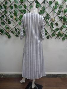 Tenue de mariage et de fête élégante en viscose imprimée de style pakistanais longue Kurti à forte demande disponible pour l'approvisionnement en gros - Product Image 4