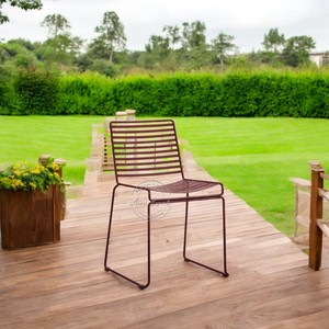 Sillas Tiffany minimalistas de metal, líneas elegantes y construcción duradera para mesas y sillas modernas de metal para exteriores - Product Image 1