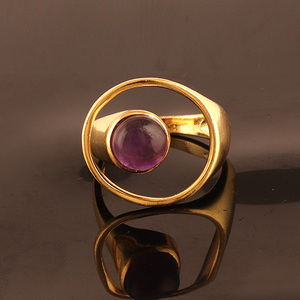 Forme ronde minimaliste polie lisse améthyste violette naturelle bague réglable en laiton plaqué or 18 carats bague à empiler en pierre unique - Product Image 2