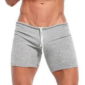 Short d'entraînement pour hommes en gros | Short d'été à coupe ajustée avec logo personnalisé pour la plage, les sports et les vacances - Product Image 1