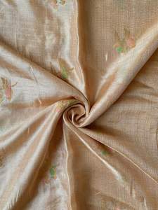 Saris en pur jute pour femmes avec des motifs de perroquets tissés et une bordure en dentelle de moti sur toute la surface du sari - Product Image 2