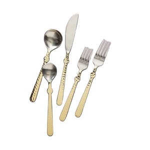 Ensemble de couverts en acier inoxydable de qualité supérieure avec manches écologiques, ajoute une touche moderne raffinée aux tables de repas pour les fêtes - Product Image 1