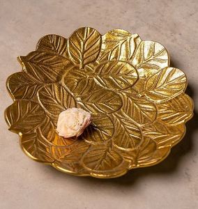 Decorative Leaf Patterned Round Platter For <b>Centre</b> <b>Piece</b> Home Decor And Serving in Low Price - Product Image 3