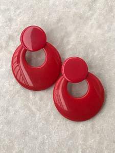 Boucles d'oreilles Boho-Chic Urban Explorers Design en résine Pop de couleur avec accessoires de mode de marques d'élégance éthique fabriqués à la main - Product Image 4