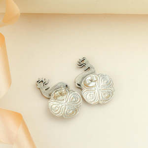 Anokhi - Pendientes de moda con bisel religioso de cobre y latón, con formas geométricas de animales, perlas y diamantes, ideales para fiestas. - Product Image 5