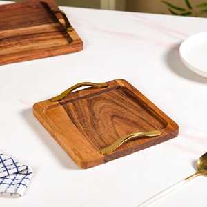 Plateau de service rustique minimaliste en bois d'acacia et aluminium avec poignées dorées, lot de 2, décoration d'intérieur, décoration de fête de Noël - Product Image 4