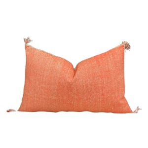 Fodera per cuscino vintage in seta di cactus marocchina ricamata a mano Sabra, colore arancio bruciato, con nappe decorative per casa, soggiorno e hotel - Product Image 4