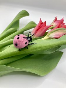 Cucaracha de Fieltro de Lana Hecha a Mano Ecológica, Decoración de Insectos Sostenible y Divertida, Adornos Encantadores para el Hogar, Juguetes de Peluche, Lo Mejor - Product Image 4