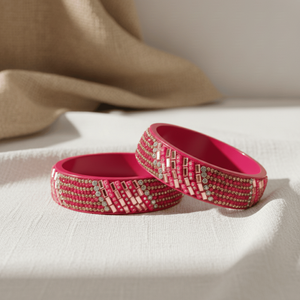 Juego de 2 brazaletes de moda color rosa lacado con adornos - Product Image 3