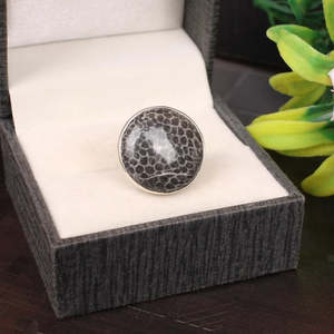 Anillo de plata esterlina 92,5 al por mayor hecho a mano delicado coral negro piedra preciosa rodio plateado con ajuste de bisel joyería de moda fina - Product Image 3