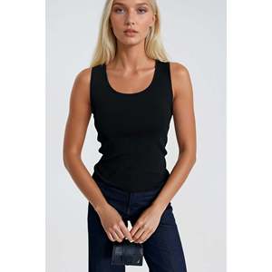 Top Básico de Punto con Cuello Ovalado - Negro - Negro - Product Image 4