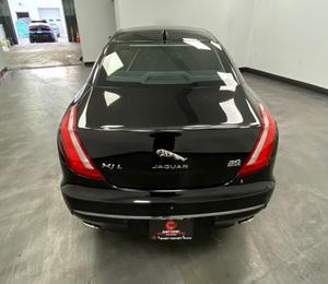 Increíble Jaguar XJ-Series XJL Portfolio AWD 2017 Usado en Perfectas Condiciones, con Poco Kilometraje, en Existencia, Ofrecido a un Precio Increíble - Product Image 4