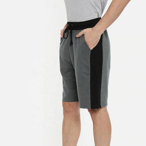 Pantalones cortos informales de buena calidad para hombre, transpirables, ligeros, con patrón sólido, ecológicos y teñidos en Pakistán - Product Image 5