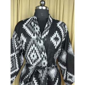 Cárdigan de Invierno para Mujer, Mezcla de Lana de Yak, Diseño Romántico con Estampado de Diamantes Negros, Estilo Kimono, con Bolsillos, Tejido ODM, para Estar en Casa - Product Image 2