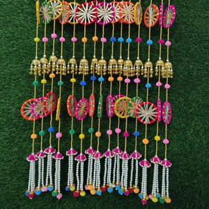 Tenture murale décorative faite à la main Latkan avec Pom Pom & Chakri-toile de fond de mariage élégante, décor d'événement de Noël Diwali & Navratri - Product Image 1